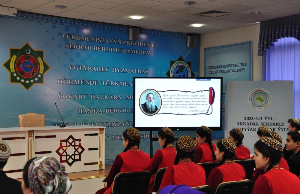 Rus dili hepdeligi öz işini tamamlandy